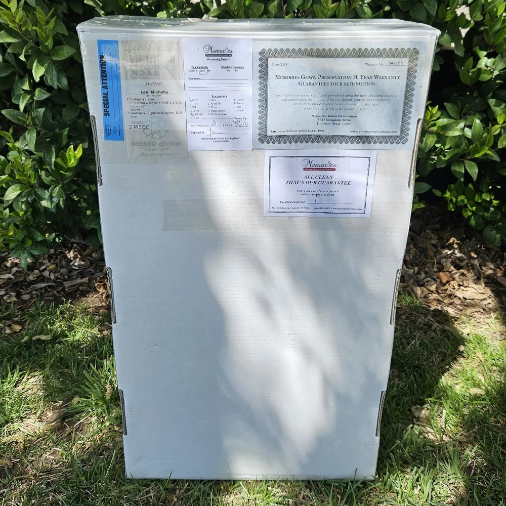 Vera Wang White Lace Wedding Dress Size 12 - Picture 2 of 11